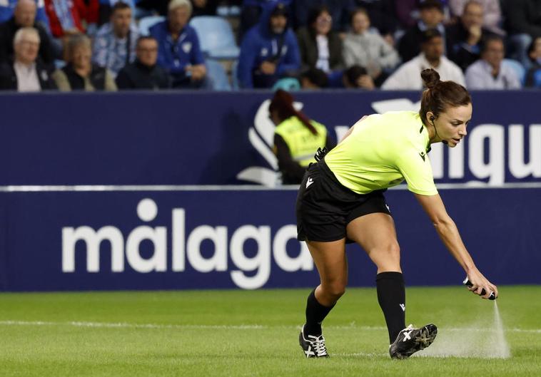 La árbitra del Málaga-Córdoba, impresionada con La Rosaleda: «Fue un regalo»